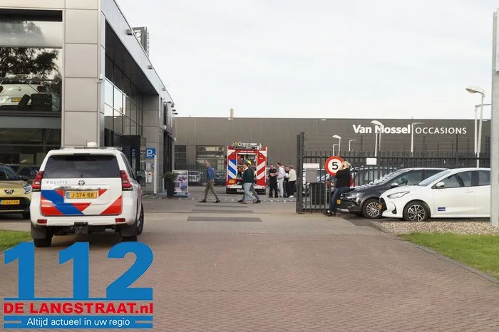 Brandweer rukt uit voor een brandlucht bij autobedrijf aan de Kleiweg Waalwijk 2 Brandweer rukt uit voor een brandlucht bij autobedrijf aan de Kleiweg Waalwijk 112 De Langstraat