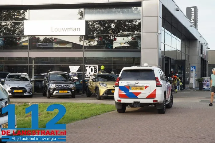 Brandweer rukt uit voor een brandlucht bij autobedrijf aan de Kleiweg Waalwijk 4 Brandweer rukt uit voor een brandlucht bij autobedrijf aan de Kleiweg Waalwijk 112 De Langstraat