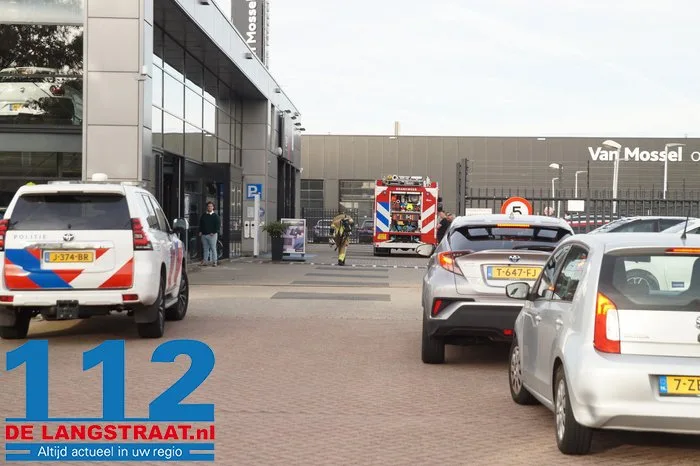 Brandweer rukt uit voor een brandlucht bij autobedrijf aan de Kleiweg Waalwijk 5 Brandweer rukt uit voor een brandlucht bij autobedrijf aan de Kleiweg Waalwijk 112 De Langstraat
