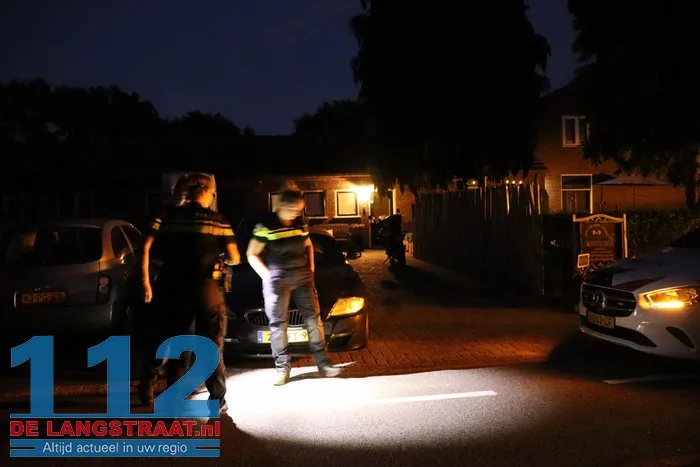 Dronken man in motorpak mét motor gevonden in greppel, vertelt politie dat hij niet op de motor reed 5 Dronken man in motorpak mét motor gevonden in greppel, vertelt politie dat hij niet op de motor reed 112 De Langstraat