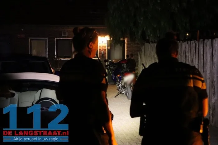 Dronken man in motorpak mét motor gevonden in greppel, vertelt politie dat hij niet op de motor reed 9 Dronken man in motorpak mét motor gevonden in greppel, vertelt politie dat hij niet op de motor reed 112 De Langstraat