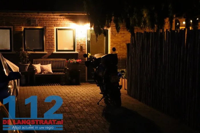 Dronken man in motorpak mét motor gevonden in greppel, vertelt politie dat hij niet op de motor reed 10 Dronken man in motorpak mét motor gevonden in greppel, vertelt politie dat hij niet op de motor reed 112 De Langstraat