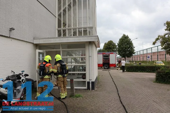 Bewoners moeten Waalwijks complex verlaten door brand 7 Bewoners moeten Waalwijks complex verlaten door brand 112 De Langstraat