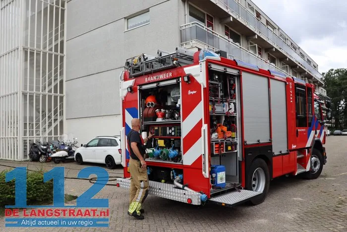 Bewoners moeten Waalwijks complex verlaten door brand 9 Bewoners moeten Waalwijks complex verlaten door brand 112 De Langstraat