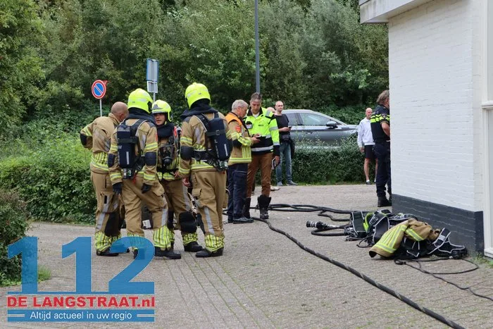 Bewoners moeten Waalwijks complex verlaten door brand 22 Bewoners moeten Waalwijks complex verlaten door brand 112 De Langstraat