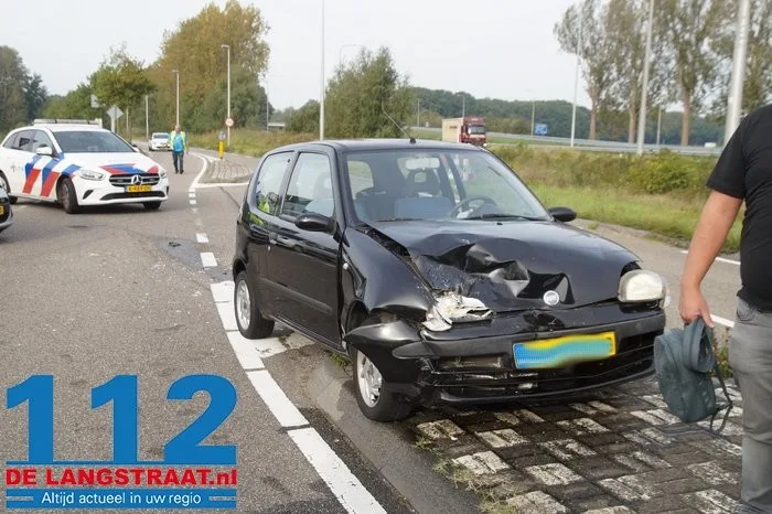 Flinke schade bij botsing tussen twee auto’s in Drunen 1 Flinke schade bij botsing tussen twee auto’s in Drunen 112 De Langstraat