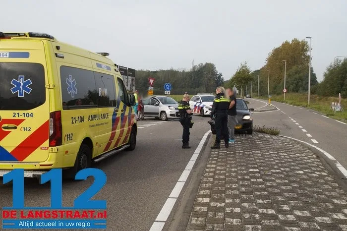 Flinke schade bij botsing tussen twee auto’s in Drunen 3 Flinke schade bij botsing tussen twee auto’s in Drunen 112 De Langstraat