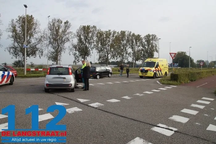 Flinke schade bij botsing tussen twee auto’s in Drunen 6 Flinke schade bij botsing tussen twee auto’s in Drunen 112 De Langstraat