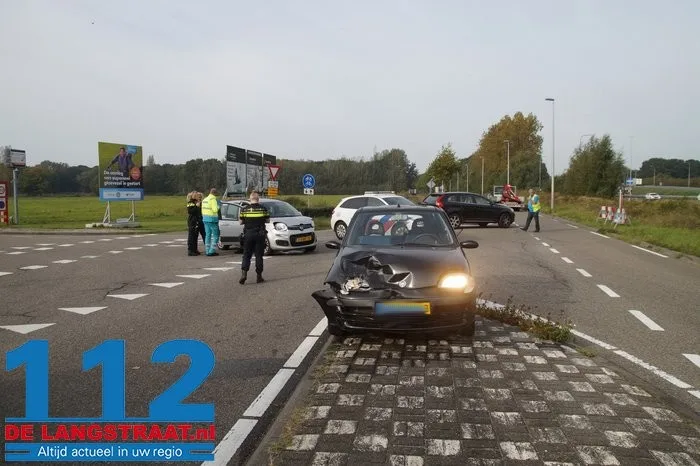 Flinke schade bij botsing tussen twee auto’s in Drunen 8 Flinke schade bij botsing tussen twee auto’s in Drunen 112 De Langstraat