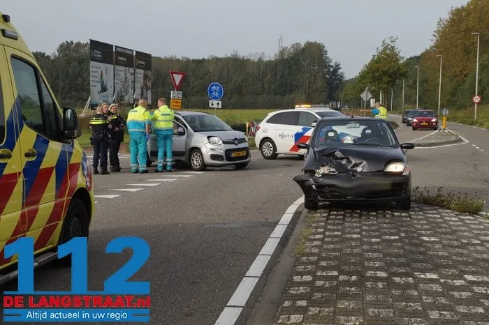Flinke schade bij botsing tussen twee auto’s in Drunen 9 Flinke schade bij botsing tussen twee auto’s in Drunen 112 De Langstraat