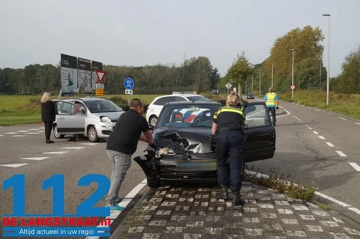 Flinke schade bij botsing tussen twee auto’s in Drunen 10 Flinke schade bij botsing tussen twee auto’s in Drunen 112 De Langstraat
