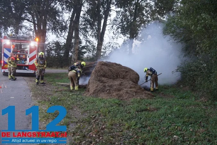 Hooiberg in brand op de Sasweg in Sprang-Capelle 1 Hooiberg in brand op de Sasweg in Sprang-Capelle 112 De Langstraat