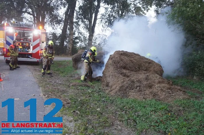 Hooiberg in brand op de Sasweg in Sprang-Capelle 2 Hooiberg in brand op de Sasweg in Sprang-Capelle 112 De Langstraat