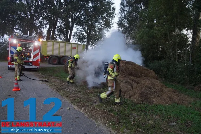 Hooiberg in brand op de Sasweg in Sprang-Capelle 5 Hooiberg in brand op de Sasweg in Sprang-Capelle 112 De Langstraat