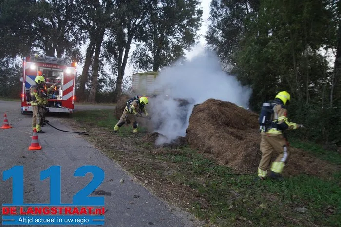 Hooiberg in brand op de Sasweg in Sprang-Capelle 6 Hooiberg in brand op de Sasweg in Sprang-Capelle 112 De Langstraat