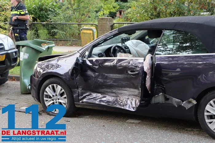Grote schade na ongeluk in Loon op Zand, drie auto’s weggetakeld 2 Grote schade na ongeluk in Loon op Zand, drie auto’s weggetakeld 112 De Langstraat