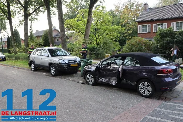 Grote schade na ongeluk in Loon op Zand, drie auto’s weggetakeld 3 Grote schade na ongeluk in Loon op Zand, drie auto’s weggetakeld 112 De Langstraat