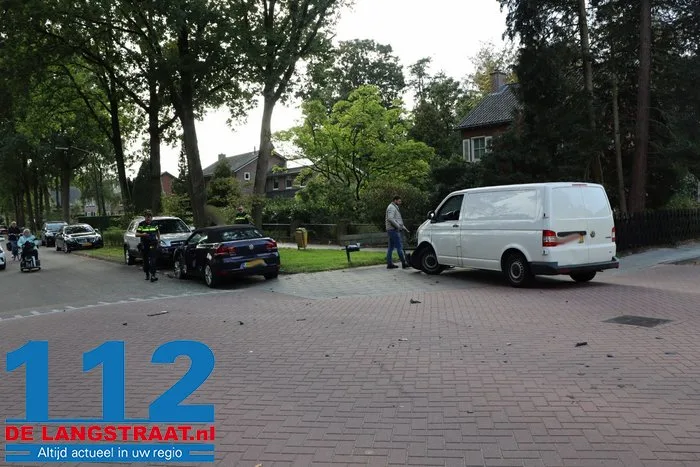 Grote schade na ongeluk in Loon op Zand, drie auto’s weggetakeld 11 Grote schade na ongeluk in Loon op Zand, drie auto’s weggetakeld 112 De Langstraat