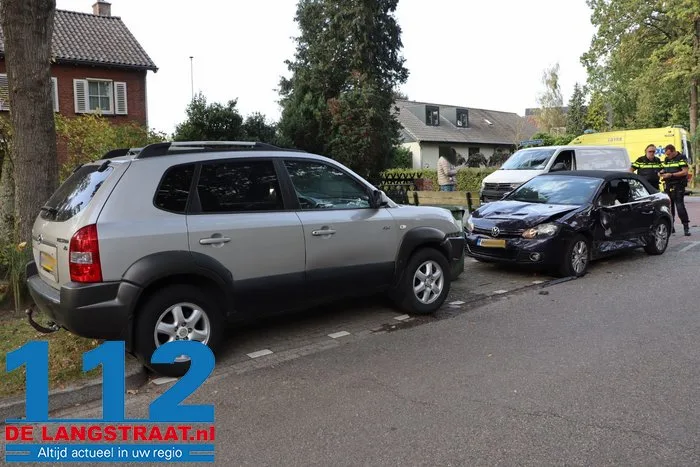 Grote schade na ongeluk in Loon op Zand, drie auto’s weggetakeld 14 Grote schade na ongeluk in Loon op Zand, drie auto’s weggetakeld 112 De Langstraat