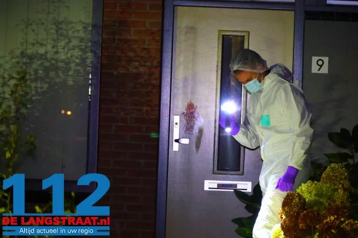 Twee mensen zwaargewond door steekpartij in Sprang-Capelle, verdachte aangehouden 27 Twee mensen zwaargewond door steekpartij in Sprang-Capelle, verdachte aangehouden 112 De Langstraat