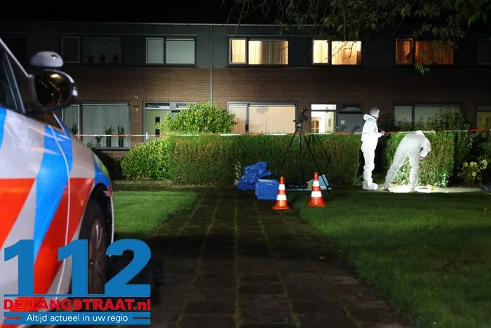 Twee mensen zwaargewond door steekpartij in Sprang-Capelle, verdachte aangehouden 31 Twee mensen zwaargewond door steekpartij in Sprang-Capelle, verdachte aangehouden 112 De Langstraat