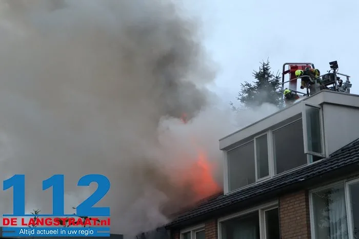 Huis brandt volledig uit in Waalwijk, bewoonster met brandwonden naar ziekenhuis 112 De Langstraat