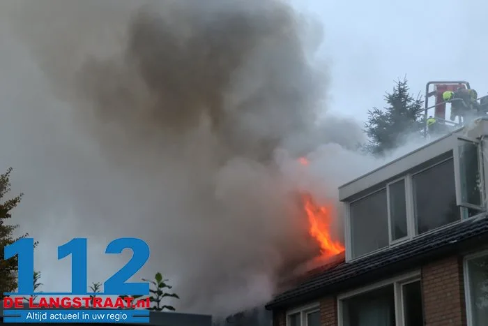 Huis brandt volledig uit in Waalwijk, bewoonster met brandwonden naar ziekenhuis 112 De Langstraat