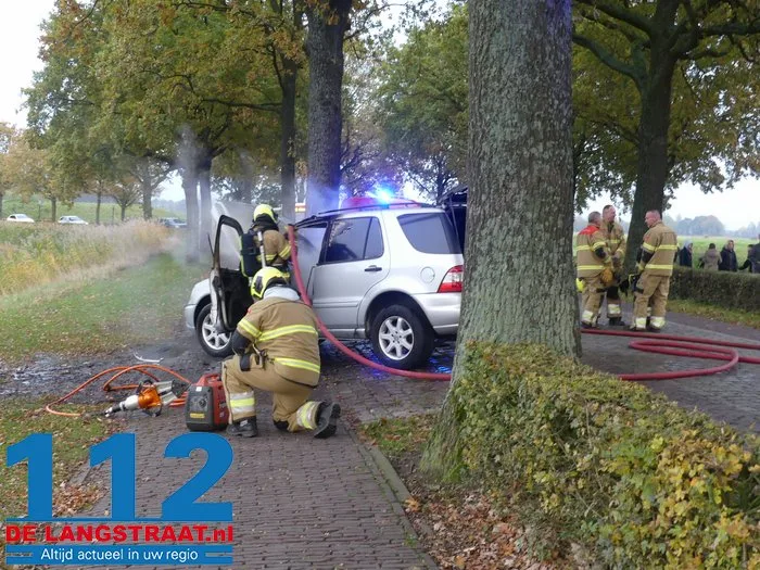 Auto vliegt tijdens het rijden in brand in Heusden 1 Auto vliegt tijdens het rijden in brand in Heusden 112 De Langstraat