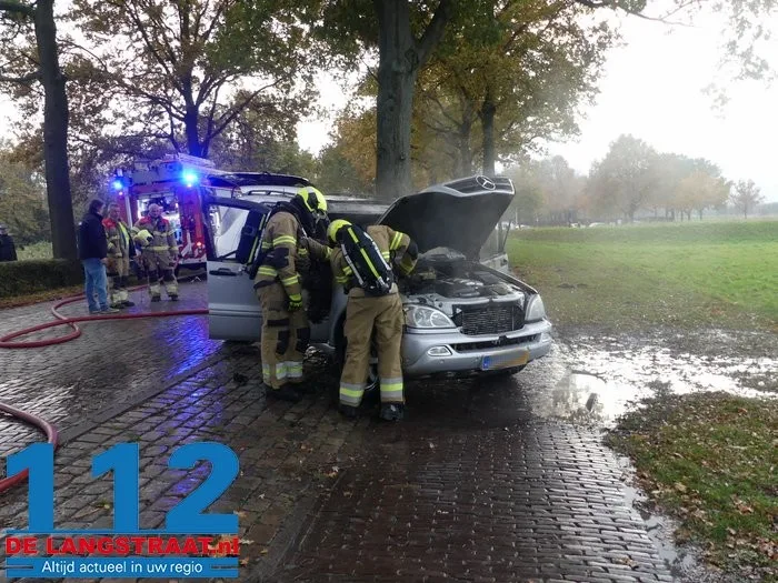 Auto vliegt tijdens het rijden in brand in Heusden 7 Auto vliegt tijdens het rijden in brand in Heusden 112 De Langstraat