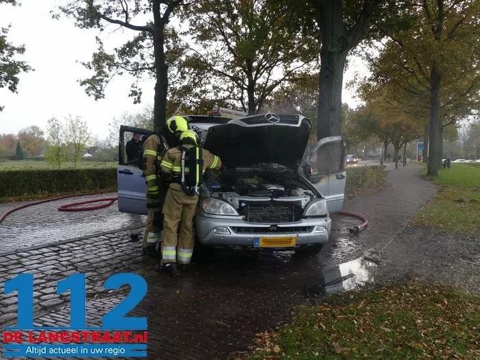 Auto vliegt tijdens het rijden in brand in Heusden 8 Auto vliegt tijdens het rijden in brand in Heusden 112 De Langstraat