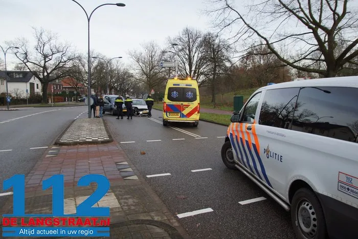 Bestuurster raakt gewond bij botsing aan de Floris V-Laan Waalwijk 6 Bestuurster raakt gewond bij botsing aan de Floris V-Laan Waalwijk 112 De Langstraat