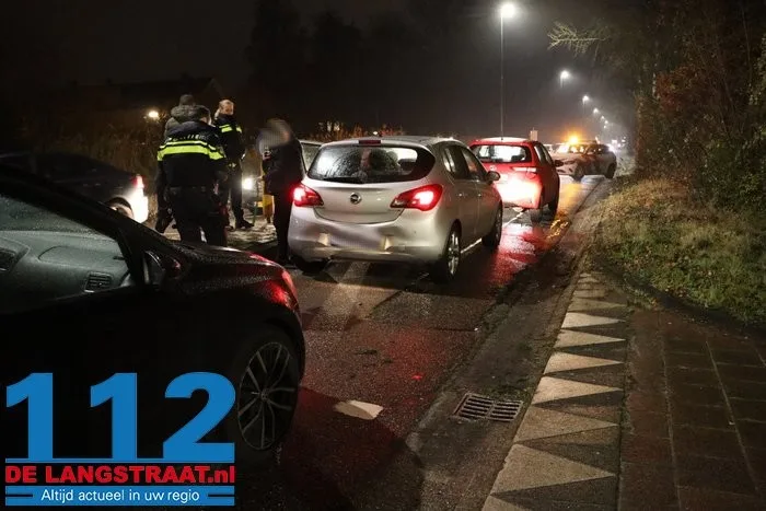 Auto's botsen op elkaar Bachlaan Waalwijk. 3 Auto's botsen op elkaar Bachlaan Waalwijk. 112 De Langstraat