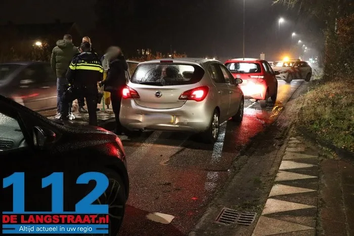 Auto's botsen op elkaar Bachlaan Waalwijk. 4 Auto's botsen op elkaar Bachlaan Waalwijk. 112 De Langstraat