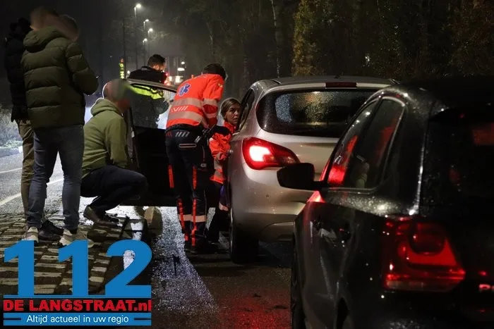 Auto's botsen op elkaar Bachlaan Waalwijk. 7 Auto's botsen op elkaar Bachlaan Waalwijk. 112 De Langstraat