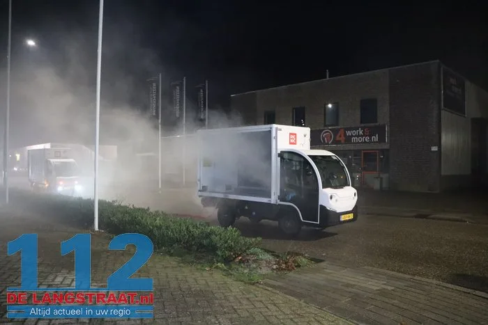Picnicwagentje vliegt in brand tijdens slepen collega in Kaatsheuvel 1 Picnicwagentje vliegt in brand tijdens slepen collega in Kaatsheuvel 112 De Langstraat