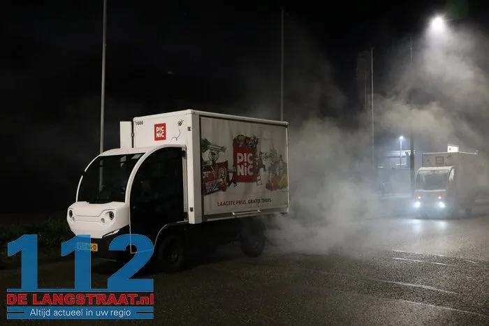 Picnicwagentje vliegt in brand tijdens slepen collega in Kaatsheuvel 2 Picnicwagentje vliegt in brand tijdens slepen collega in Kaatsheuvel 112 De Langstraat