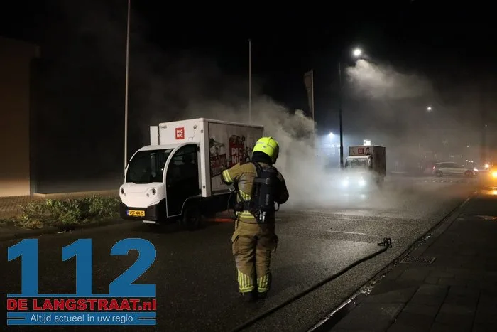 Picnicwagentje vliegt in brand tijdens slepen collega in Kaatsheuvel 8 Picnicwagentje vliegt in brand tijdens slepen collega in Kaatsheuvel 112 De Langstraat