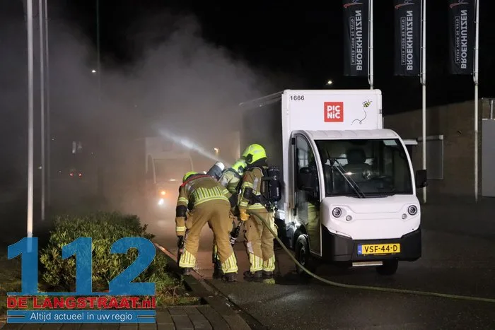 Picnicwagentje vliegt in brand tijdens slepen collega in Kaatsheuvel 11 Picnicwagentje vliegt in brand tijdens slepen collega in Kaatsheuvel 112 De Langstraat