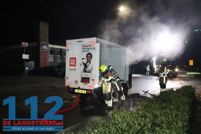 Picnicwagentje vliegt in brand tijdens slepen collega in Kaatsheuvel 14 Picnicwagentje vliegt in brand tijdens slepen collega in Kaatsheuvel 112 De Langstraat