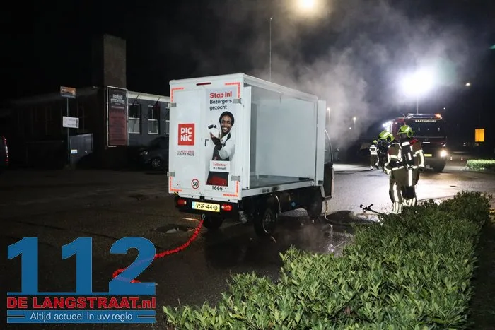 Picnicwagentje vliegt in brand tijdens slepen collega in Kaatsheuvel 15 Picnicwagentje vliegt in brand tijdens slepen collega in Kaatsheuvel 112 De Langstraat