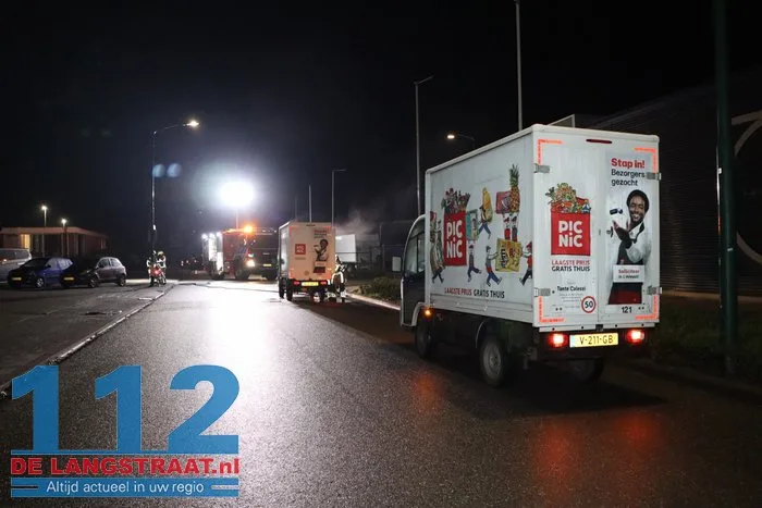 Picnicwagentje vliegt in brand tijdens slepen collega in Kaatsheuvel 17 Picnicwagentje vliegt in brand tijdens slepen collega in Kaatsheuvel 112 De Langstraat