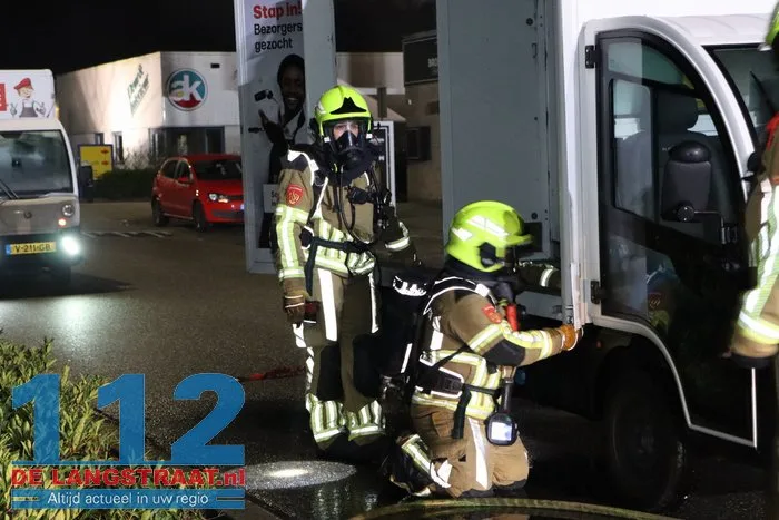 Picnicwagentje vliegt in brand tijdens slepen collega in Kaatsheuvel 19 Picnicwagentje vliegt in brand tijdens slepen collega in Kaatsheuvel 112 De Langstraat