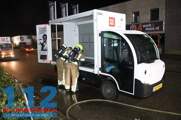 Picnicwagentje vliegt in brand tijdens slepen collega in Kaatsheuvel 20 Picnicwagentje vliegt in brand tijdens slepen collega in Kaatsheuvel 112 De Langstraat