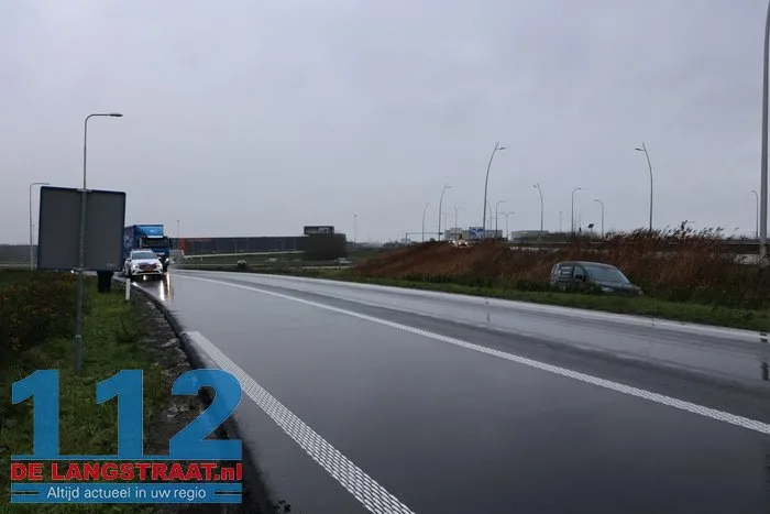 Bestuurder vliegt met auto uit de bocht Midden-Brabantweg Waalwijk 2 Bestuurder vliegt met auto uit de bocht Midden-Brabantweg Waalwijk 112 De Langstraat