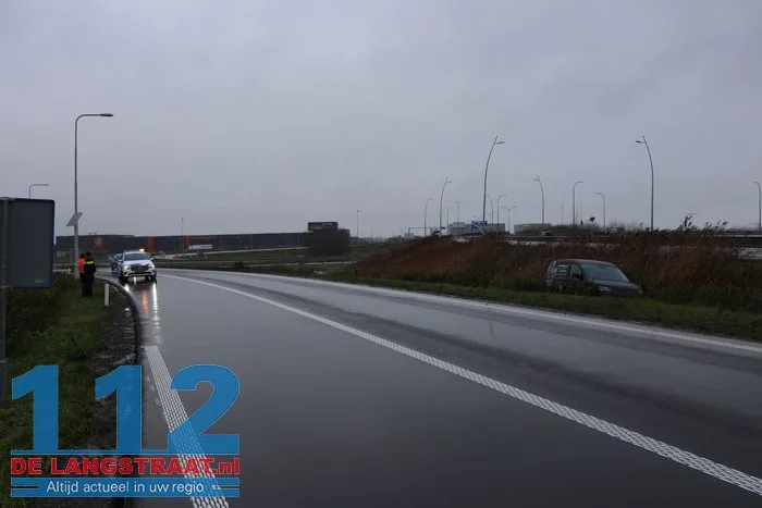 Bestuurder vliegt met auto uit de bocht Midden-Brabantweg Waalwijk 3 Bestuurder vliegt met auto uit de bocht Midden-Brabantweg Waalwijk 112 De Langstraat