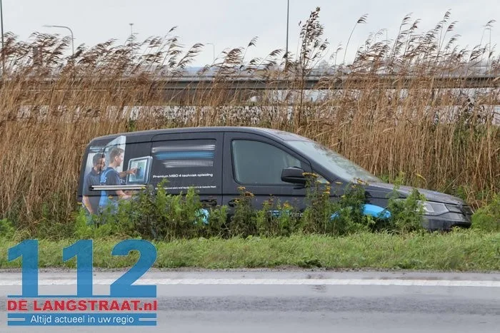 Bestuurder vliegt met auto uit de bocht Midden-Brabantweg Waalwijk 5 Bestuurder vliegt met auto uit de bocht Midden-Brabantweg Waalwijk 112 De Langstraat