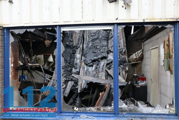 Ravage is groot bij afgebrande ijsfabriek in Waalwijk, politie doet geen verder onderzoek 6 Ravage is groot bij afgebrande ijsfabriek in Waalwijk, politie doet geen verder onderzoek 112 De Langstraat