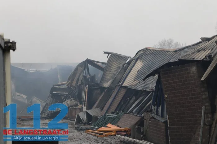 Ravage is groot bij afgebrande ijsfabriek in Waalwijk, politie doet geen verder onderzoek 10 Ravage is groot bij afgebrande ijsfabriek in Waalwijk, politie doet geen verder onderzoek 112 De Langstraat