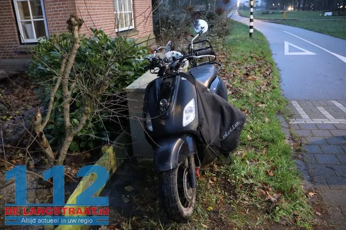 Scooterrijder gewond na botsing met auto Waspik 6 Scooterrijder gewond na botsing met auto Waspik 112 De Langstraat