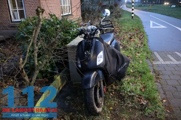 Scooterrijder gewond na botsing met auto Waspik 7 Scooterrijder gewond na botsing met auto Waspik 112 De Langstraat